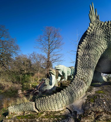 Hylaeosaurus with a broken tail foreground and two Iguanodon behind