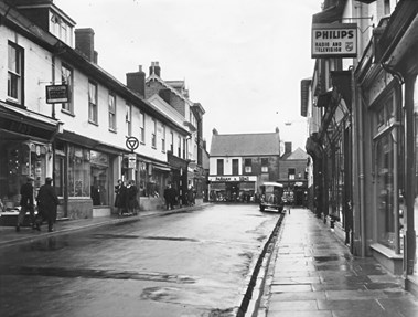 Black and white photo of Holyrood Street.