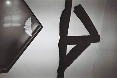 A ceiling showing an old wooden beam in the centre.